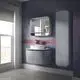 Waschtisch mit integrierter Armatur in Chrom. Einfache Linienführung, montiert an einer modernen Wand mit dunklen Fliesen. Markierung von Ideal Standard sichtbar.